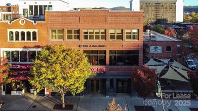 /international/us/124-college-street-asheville-nc-110104107163/