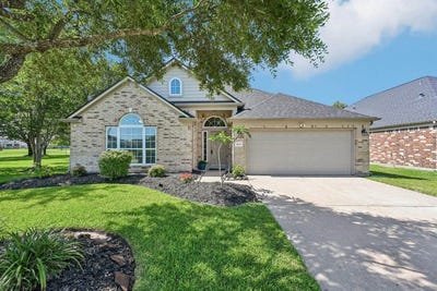 /international/us/18611-cypress-lake-village-drive-cypress-tx-110108476198/
