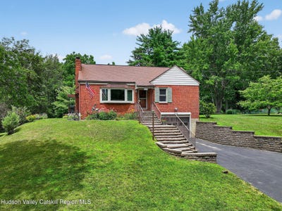 /international/us/178-lindorf-street-ulster-park-ny-110100821522/