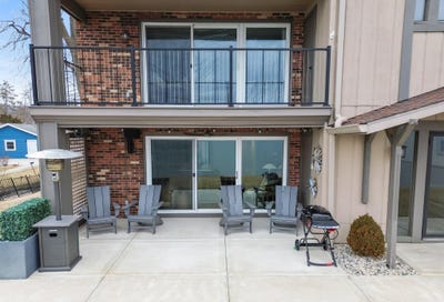 /international/us/8127-lake-shore-drive-cedar-lake-in-110105977990/