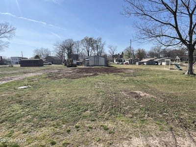 /international/us/211-merchant-street-oswego-ks-110106551989/