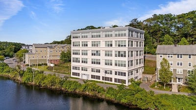/international/us/24-cobblestone-ln-gloucester-ma-110108442491/