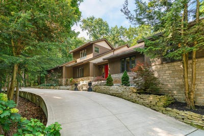 /international/us/630-woods-hollow-lane-powell-oh-110107376898/