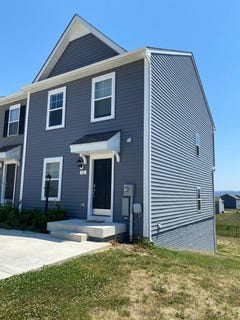 /international/us/12-orchard-green-drive-charles-town-wv-110105732799/