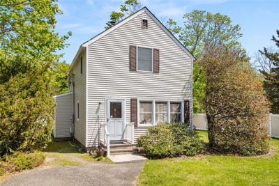 /international/us/217-greeley-avenue-sayville-ny-110107630159/