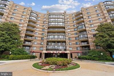 /international/us/8340-greensboro-drive-mclean-va-110099677444/