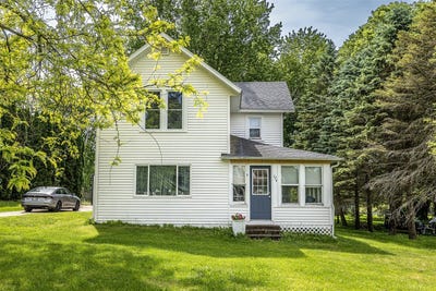/international/us/124-s-park-street-alma-center-wi-110108471967/