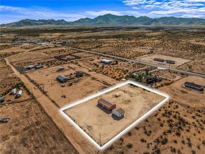 /international/us/8980-w-mission-lane-dolan-springs-az-110107404933/