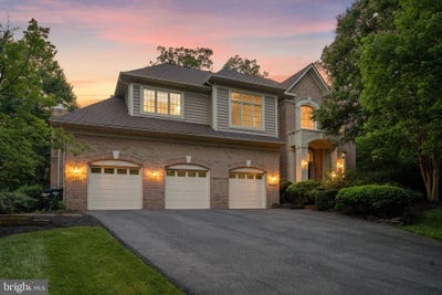/international/us/12016-creekbend-drive-reston-va-110100652387/