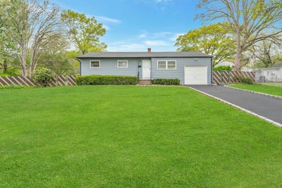 /international/us/7-glenn-court-brentwood-ny-110099242856/