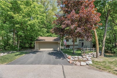 /international/us/1850-comstock-lane-n-plymouth-mn-110101011609/
