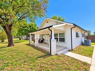 /international/us/200-s-mimosa-street-paradise-tx-110119352384/