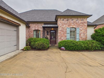 /international/us/125-belle-court-madison-ms-110108882032/