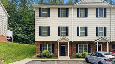 /international/us/2009-lakeside-drive-lynchburg-va-110109749295/