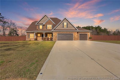 /international/us/206-leland-lane-raeford-nc-110107256607/