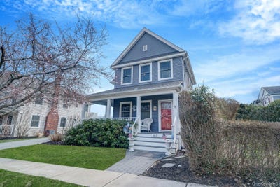 /international/us/407-wiggins-street-greenport-ny-110107227584/