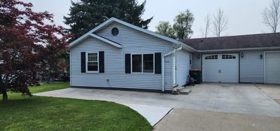 /international/us/3313-stanford-ln-west-bend-wi-110101422285/