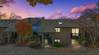 /international/us/68-toxaway-point-lake-toxaway-nc-110103430452/