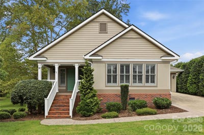 /international/us/18-creekside-way-asheville-nc-110119734654/