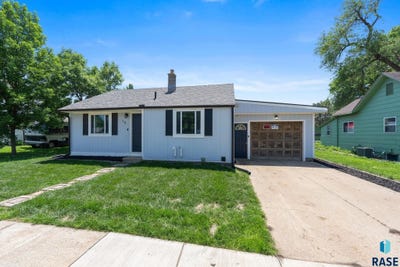 /international/us/276-e-3rd-st-parker-sd-110108348718/