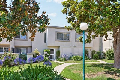 /international/us/18530-mayall-street-northridge-ca-110108714255/