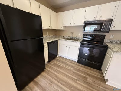 /international/us/6611-c-willow-pointe-drive-huntsville-al-110110373866/