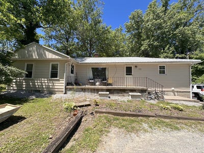 /international/us/2280-s-illinois-avenue-carbondale-il-110108146077/