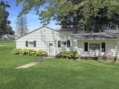 /international/us/1602-east-de-leon-street-freeport-il-110101209953/
