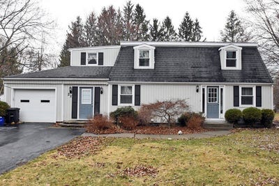 /international/us/21-algonquin-drive-big-flats-ny-110098375005/