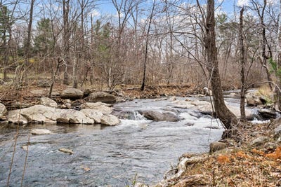 /international/us/94-old-hollow-road-sperryville-va-110107075732/