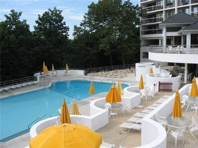 /international/us/300-high-point-drive-hartsdale-ny-110108073613/