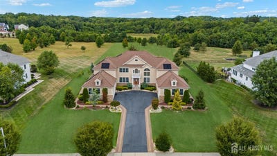 /international/us/5-bouvier-lane-south-brunswick-nj-110106947549/