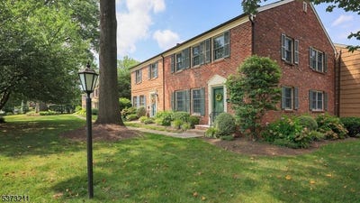 /international/us/300a-clark-st-westfield-town-nj-110101149878/