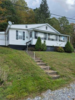 /international/us/101-roberts-street-pickens-wv-110108783683/