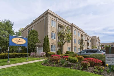 /international/us/54-school-street-westbury-ny-110107824801/