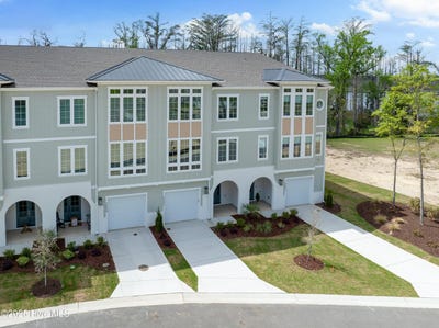 /international/us/2693-alvernia-drive-castle-hayne-nc-110093043247/