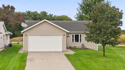 /international/us/82-bindl-drive-reedsburg-wi-110120158267/
