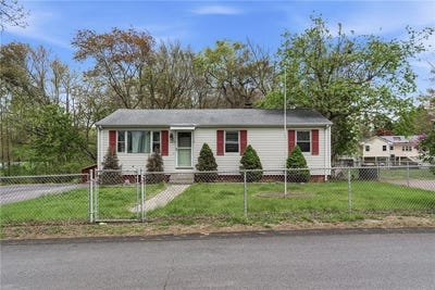 /international/us/27-douglas-circle-smithfield-ri-110108334644/