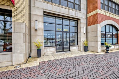 /international/us/10-e-burlington-street-riverside-il-110107048094/