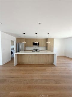 /international/us/6300-teesdale-ave-valley-glen-ca-110108975800/