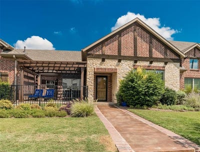 /international/us/881-birds-fort-trail-arlington-tx-110101451700/