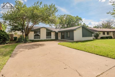 /international/us/909-w-cornelia-avenue-iowa-park-tx-110108575126/