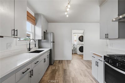/international/us/1911-w-160th-gardena-ca-110108542837/