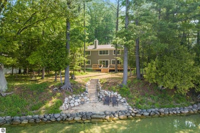 /international/us/6654-s-east-torch-lake-drive-alden-mi-110100097630/