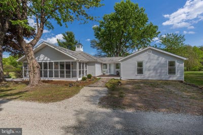 /international/us/15630-edgegrove-road-purcellville-va-110107545594/