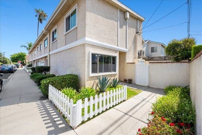 /international/us/2400-voorhees-redondo-beach-ca-110120059271/