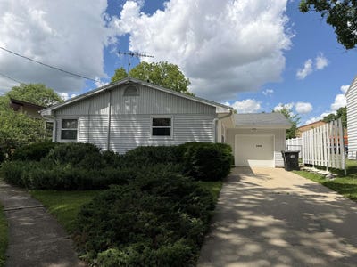 /international/us/1348-lincoln-court-beloit-wi-110108823741/
