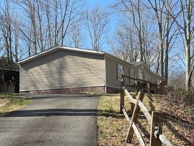 /international/us/68-rhoneys-view-road-newland-nc-110104624534/