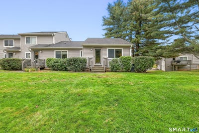 /international/us/26-chelsea-lane-east-granby-ct-110120585792/
