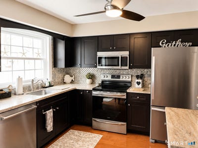 /international/us/18-founders-village-clinton-ct-110108109802/